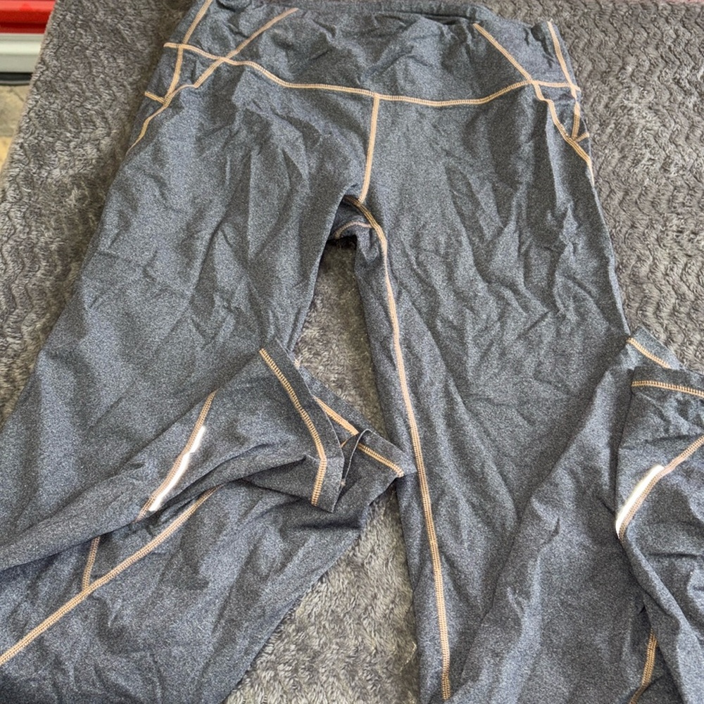 Athleta performance leggings wide leg size medium pocket in the back super nice